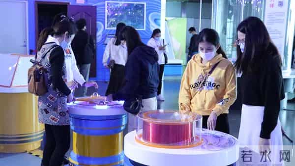 区科协做客 FM104.3《民生访谈》推介特色科普活动