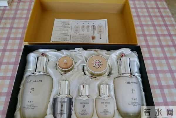 我的退休生活：今天收到女儿买的母亲节礼物，老母亲心里美滋滋的