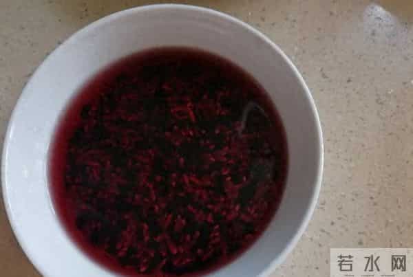 我的退休生活：今天收到女儿买的母亲节礼物，老母亲心里美滋滋的