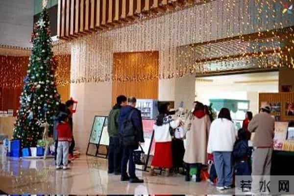 “爪爪心愿 暖冬童话夜” 蒲江福朋喜来登度假酒店圣诞亮灯温情启幕