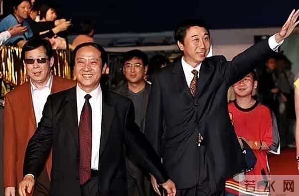 名和利,再加上冯巩,也救不了“不安分”的牛群