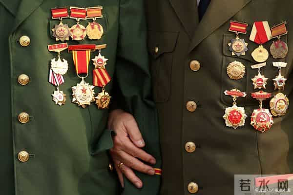 80周年阅兵式观后感来了，赶紧点赞收藏吧！看刘老师给你写作文