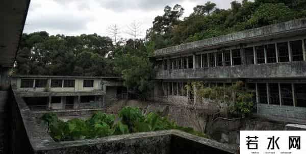 生锈游乐场,城市废墟探索者:我见过废弃的旅馆、监狱和屠宰场