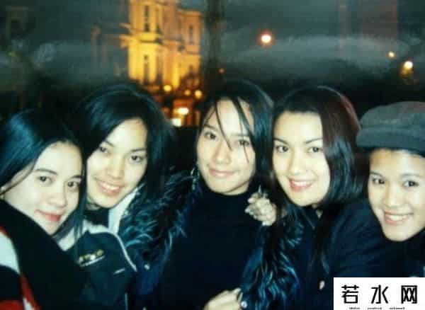 aum p,42岁的泰版鲜肉菩萨，翘臀细腰迷倒20岁奶狗，她比萧亚轩还快乐？