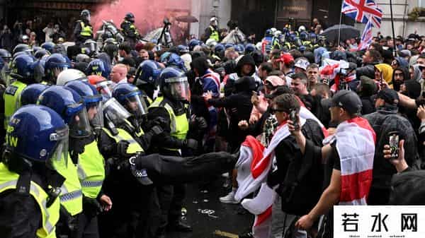 15万人走上伦敦街头游行，马斯克视频喊话解散英国议会