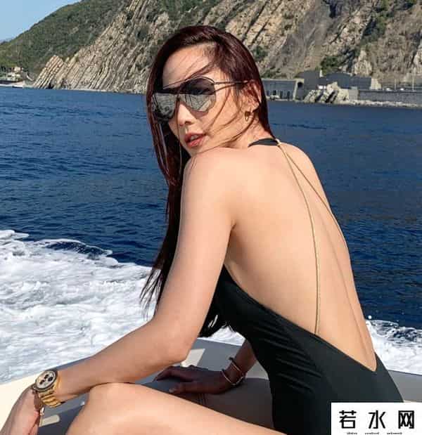 aum p,42岁的泰版鲜肉菩萨，翘臀细腰迷倒20岁奶狗，她比萧亚轩还快乐？