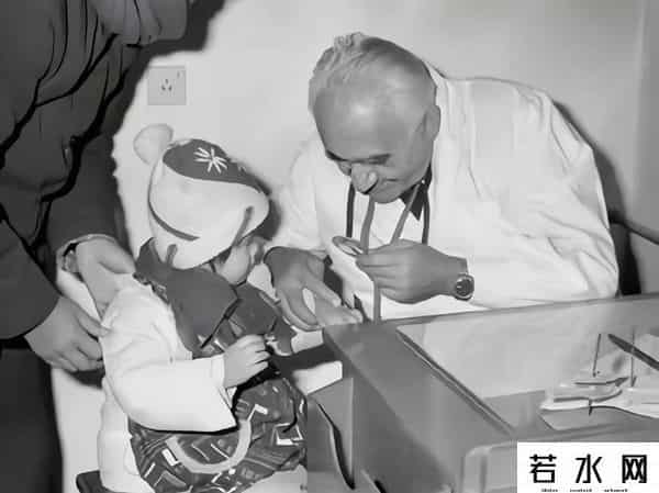 美丽最前线,一张八路军时期的老照片，揭秘那位娶了延安第一美女的后海大爷