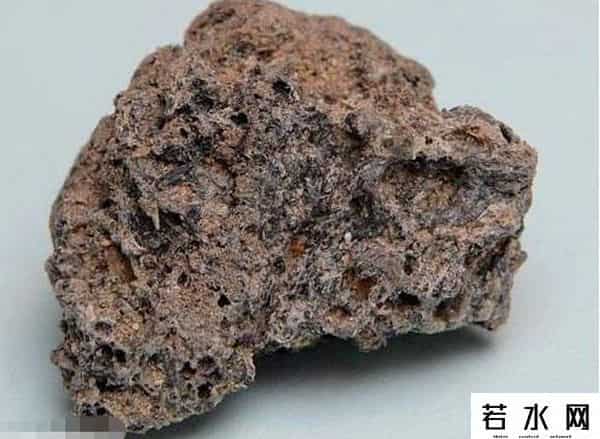 恐龙世纪,恐龙世纪长达数千万年，据说一颗上百公里的陨石将此毁于一旦