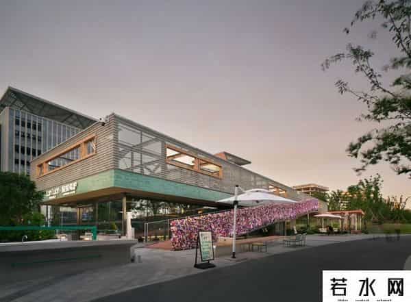 在临港开店，抓住“无处花钱”的人们，“这里的空白，全是我们的机会”