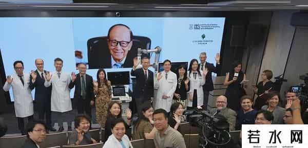 李嘉诚再现身！穿西装与周凯旋同框接见贵客，戴接地气手表引关注