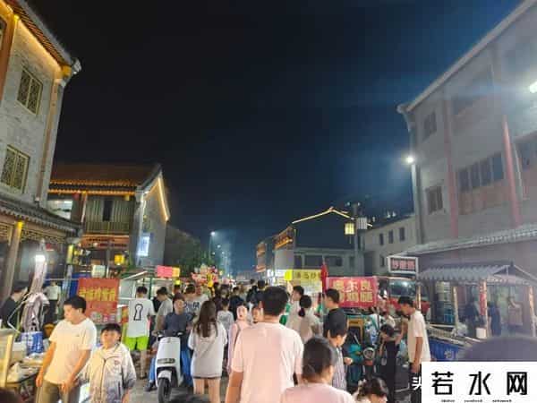 赣榆“二道街”夜市开集，现场人山人海，目前看是商铺+摊主双赢