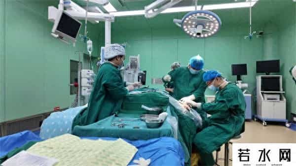 王宏艳,锦旗墙是各族群众最长情的告白