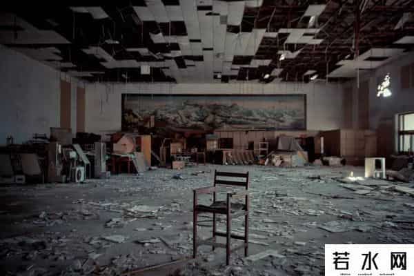 生锈游乐场,城市废墟探索者:我见过废弃的旅馆、监狱和屠宰场