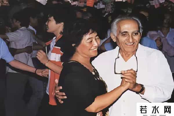 美丽最前线,一张八路军时期的老照片，揭秘那位娶了延安第一美女的后海大爷