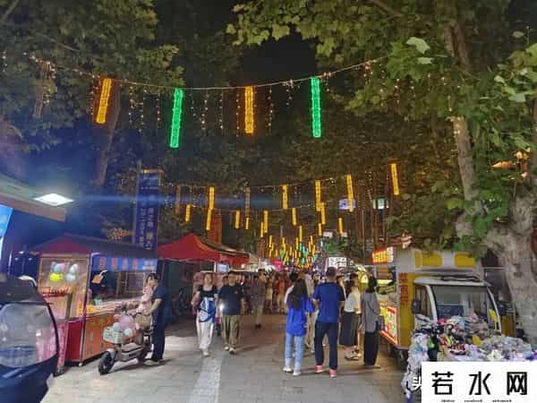 赣榆“二道街”夜市开集，现场人山人海，目前看是商铺+摊主双赢