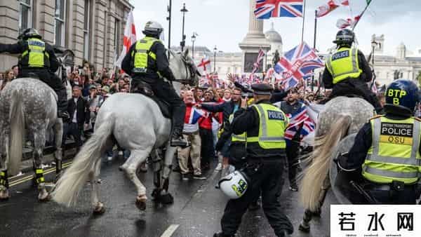 15万人走上伦敦街头游行，马斯克视频喊话解散英国议会