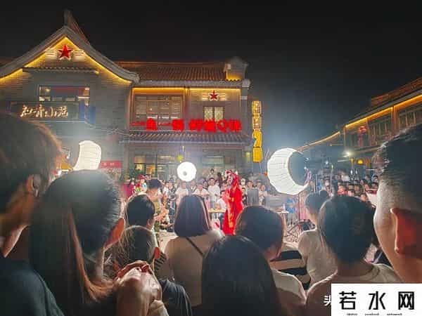 赣榆“二道街”夜市开集，现场人山人海，目前看是商铺+摊主双赢