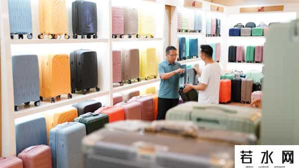 白沟,行进中国|从扁担挑货到海外爆款:一个白沟商人的三次“破圈”