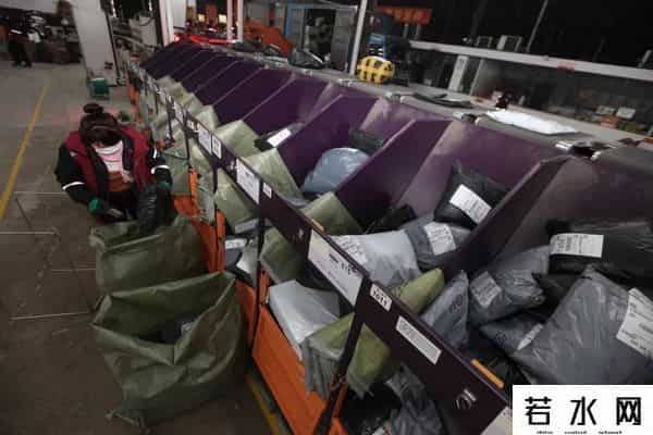 快递费涨价,多地快递费涨价！有商家一天增加几千元成本？快递公司回应→