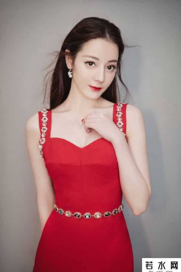 非主流新生代,迪丽热巴学生时期自拍曝光，太非主流，16岁时的造型看起来像46岁