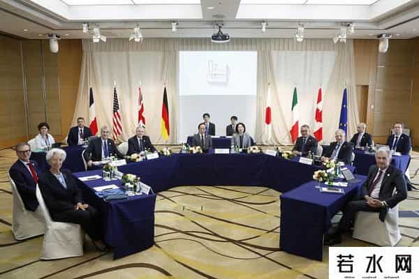 特朗普彻底着急，威逼30国对华动手，加拿大：正考虑取消对华关税