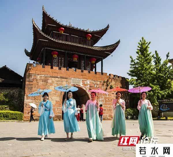 江影沉浮动漫,古城新韵！黔阳古城：青山明月不曾空