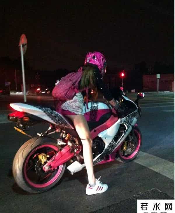 粉小狞,哪位机车美女是你心中的女神？