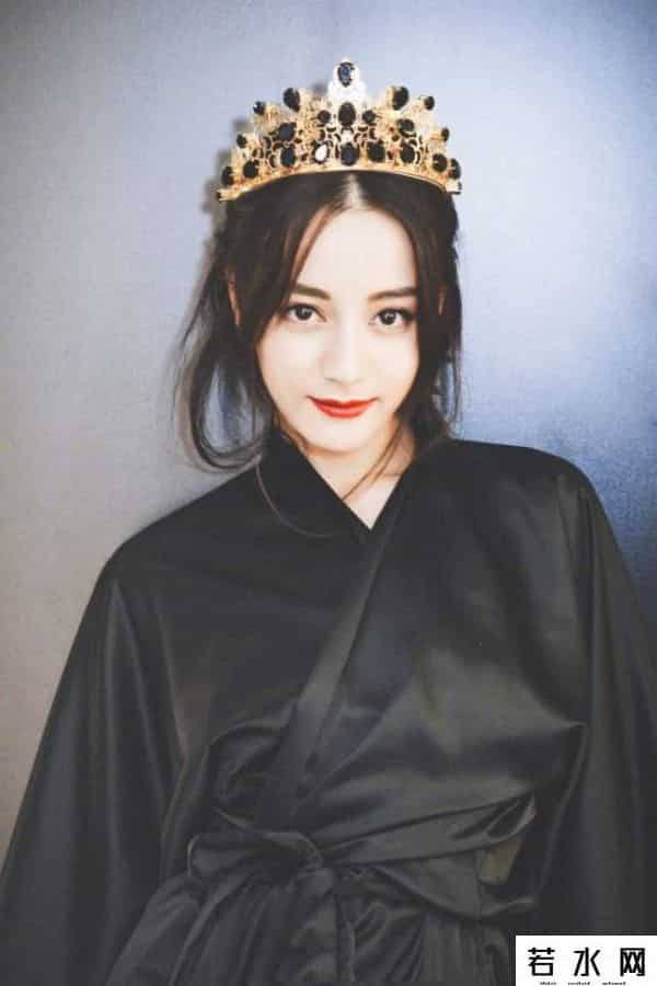 非主流新生代,迪丽热巴学生时期自拍曝光，太非主流，16岁时的造型看起来像46岁