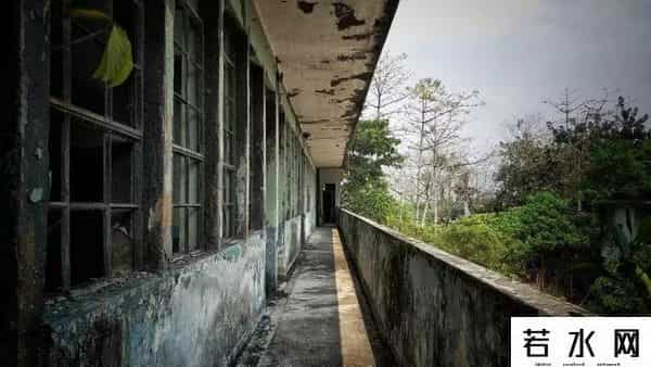 生锈游乐场,城市废墟探索者:我见过废弃的旅馆、监狱和屠宰场