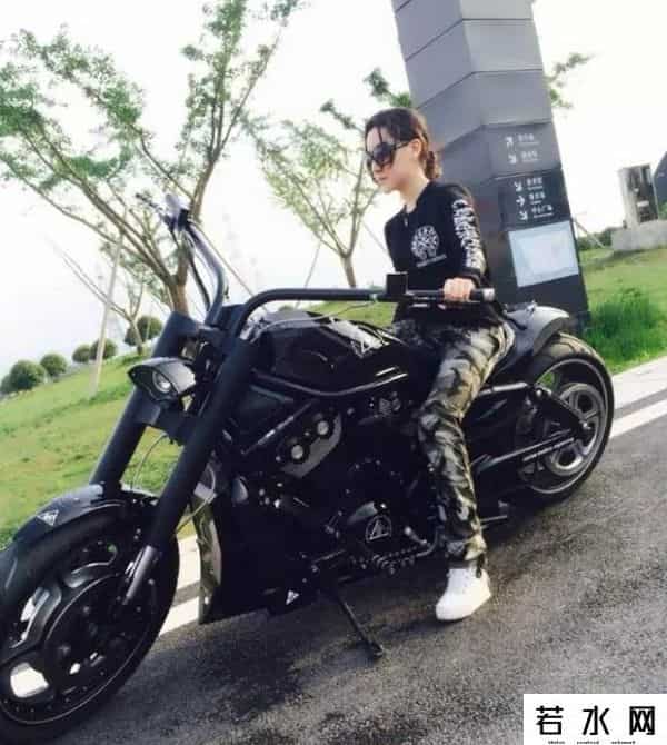 粉小狞,哪位机车美女是你心中的女神？