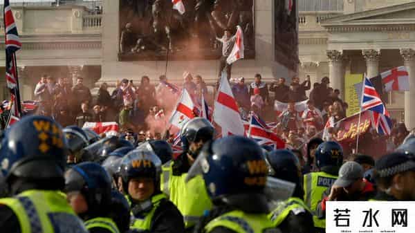 15万人走上伦敦街头游行，马斯克视频喊话解散英国议会