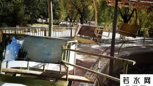 生锈游乐场,城市废墟探索者:我见过废弃的旅馆、监狱和屠宰场