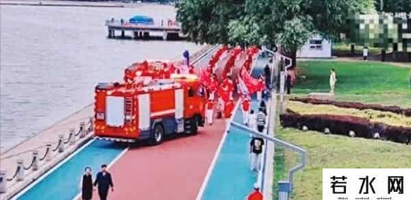 暴走大世界,辽宁百人暴走队团长身份被扒,退休女教师收钱打广告不干人事