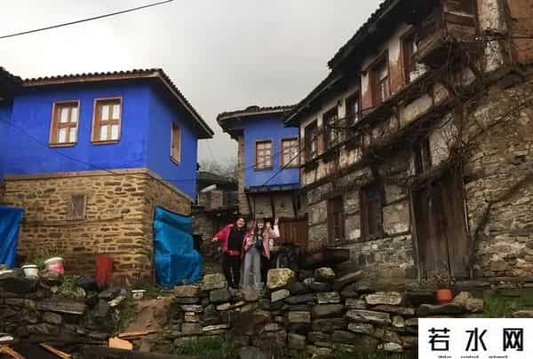 自在客,中东美女远嫁中国，2年后回家探亲，直言：能嫁到中国真好