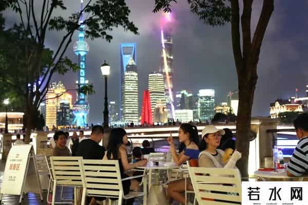虹口夜经济绽放多元魅力：舞台璀璨、市集烟火、江风共舞“不夜天”