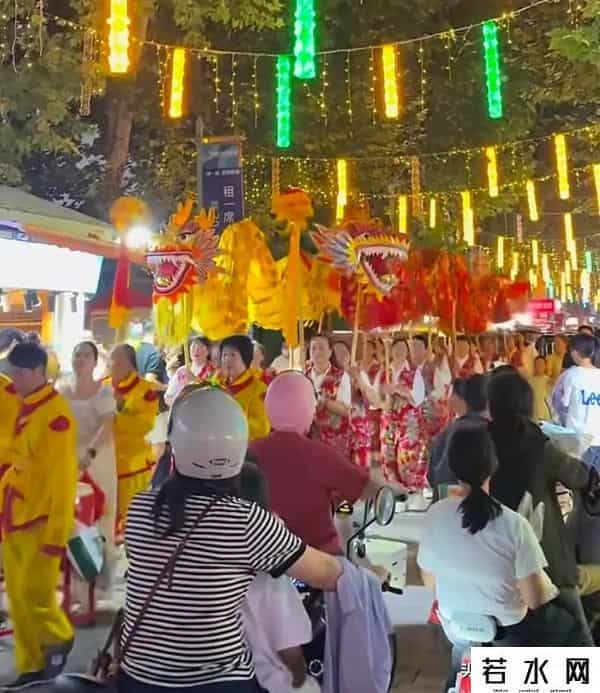 赣榆“二道街”夜市开集，现场人山人海，目前看是商铺+摊主双赢
