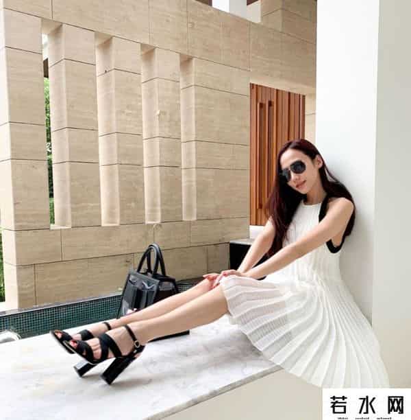 aum p,42岁的泰版鲜肉菩萨，翘臀细腰迷倒20岁奶狗，她比萧亚轩还快乐？