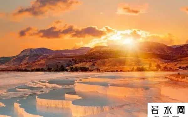 自在客,中东美女远嫁中国，2年后回家探亲，直言：能嫁到中国真好