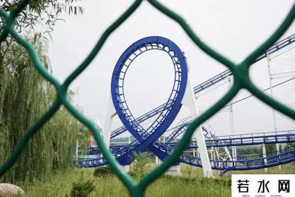 生锈游乐场,城市废墟探索者:我见过废弃的旅馆、监狱和屠宰场