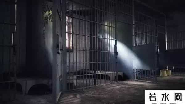 生锈游乐场,城市废墟探索者:我见过废弃的旅馆、监狱和屠宰场