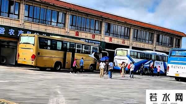 全红婵家新房主体建筑888元一平米，高空俯瞰钢筋密密麻麻施工中