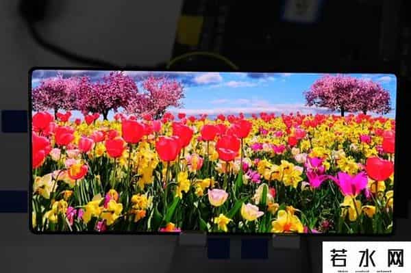 灵动岛,手机屏幕巨变，安卓拥抱无孔，iPhone灵动岛要消失了？