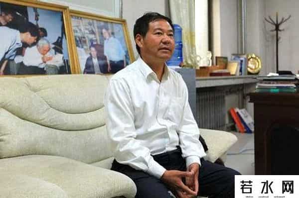 孔令荣,岳父资助他创业，赚10亿后，对妻子拳脚相向，还赶走岳父