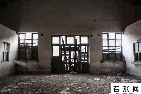 生锈游乐场,城市废墟探索者:我见过废弃的旅馆、监狱和屠宰场