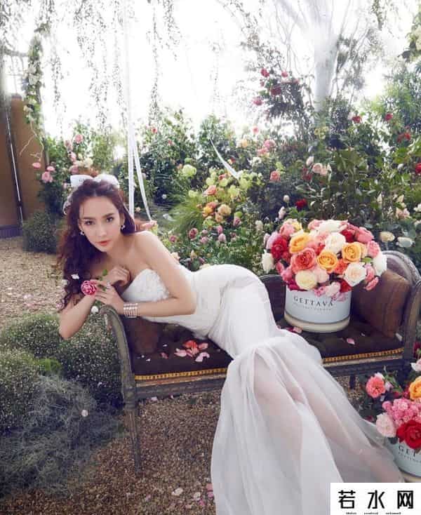 aum p,42岁的泰版鲜肉菩萨，翘臀细腰迷倒20岁奶狗，她比萧亚轩还快乐？