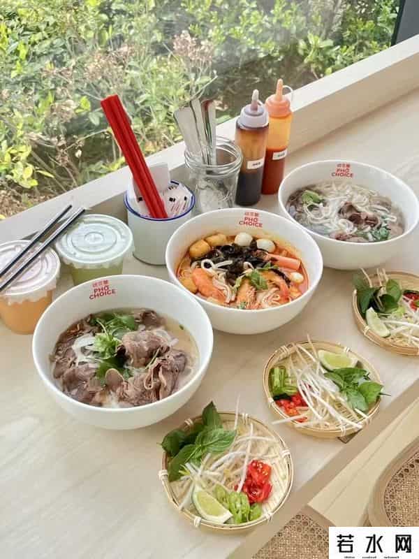 在临港开店，抓住“无处花钱”的人们，“这里的空白，全是我们的机会”