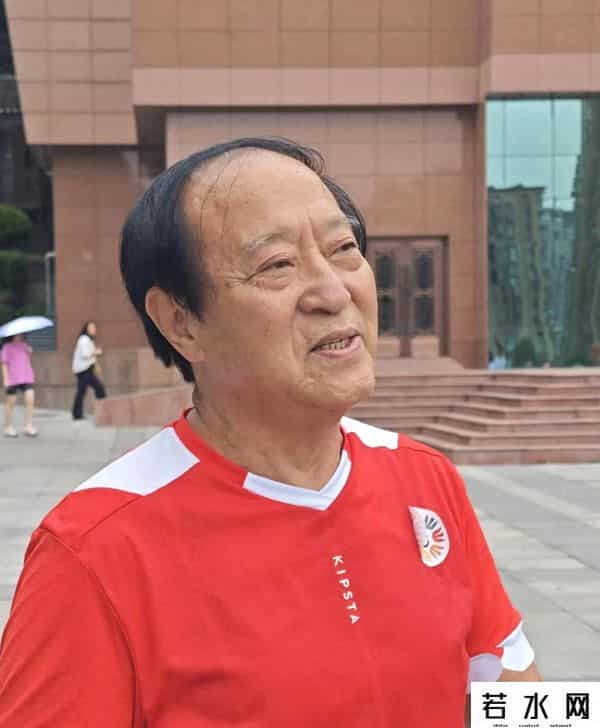 中国牛网,从“领导冒号”到刷墙大爷：牛群30年沉浮，打了谁的脸？