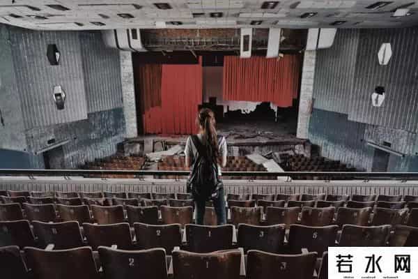 生锈游乐场,城市废墟探索者:我见过废弃的旅馆、监狱和屠宰场