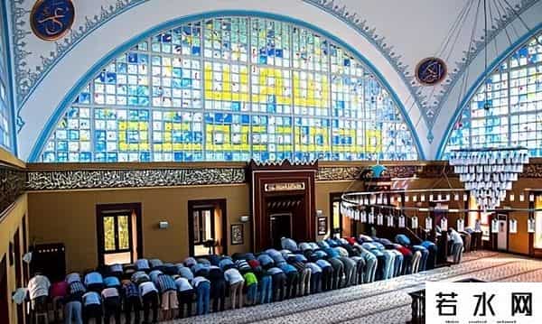 自在客,中东美女远嫁中国，2年后回家探亲，直言：能嫁到中国真好