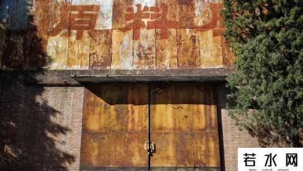 生锈游乐场,城市废墟探索者:我见过废弃的旅馆、监狱和屠宰场